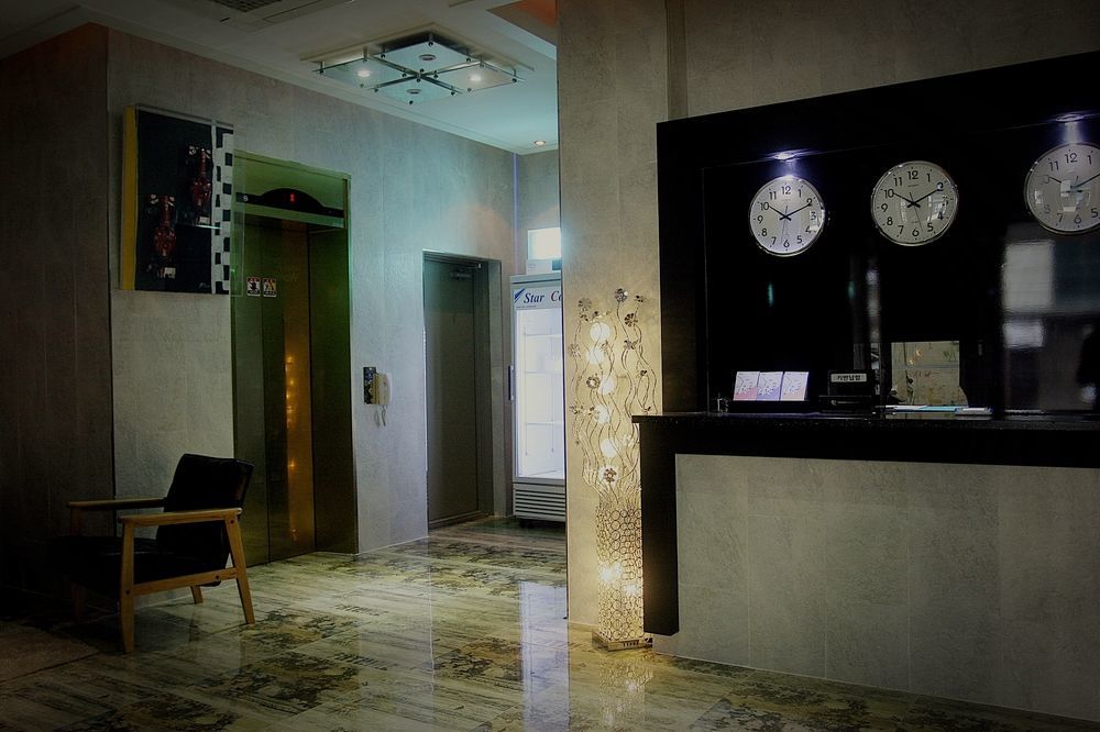 Show Hotel Busan Buitenkant foto