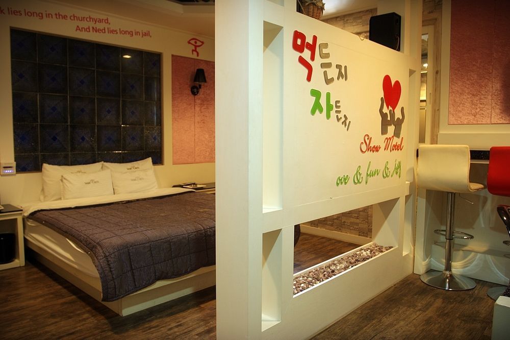 Show Hotel Busan Buitenkant foto