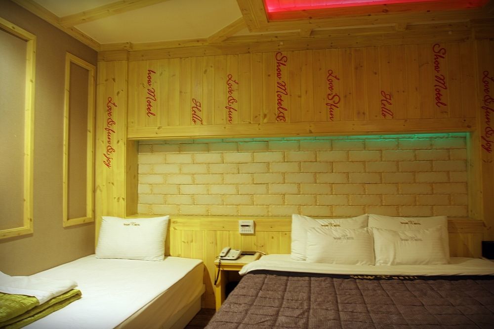 Show Hotel Busan Buitenkant foto